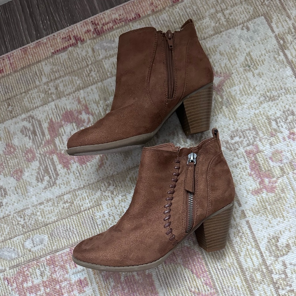Indigo Brown Size 6 Heeled Booties